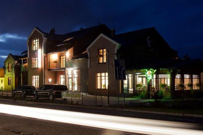 F - Team Hotel Liptovský Hrádok Buitenkant foto